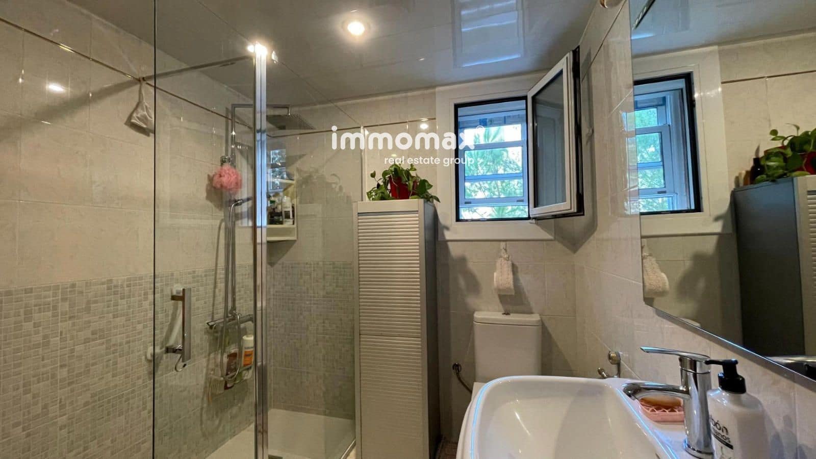 4 bedroom Flat for sale in Molins de Rei with garage - € 365,000 (Ref: 9495565)