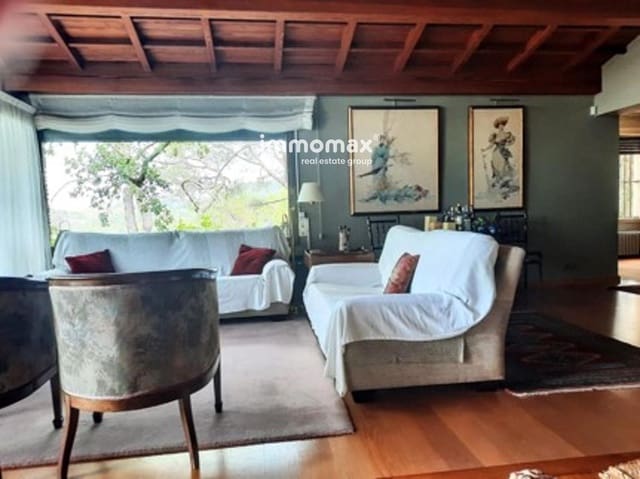 Chalet de 6 habitaciones en Barcelona ciudad en venta con piscina - 1.950.000 € (Ref: 9499862)