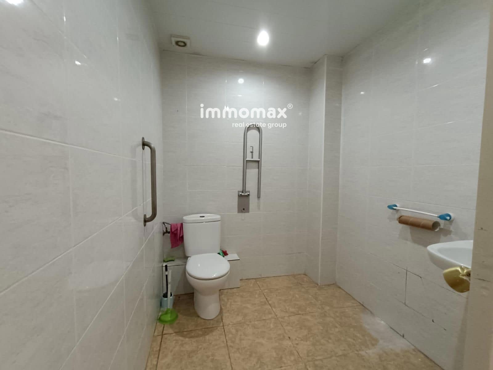 Commercieel te huur in Esplugues de Llobregat - € 1.400 (Ref: 9525761)