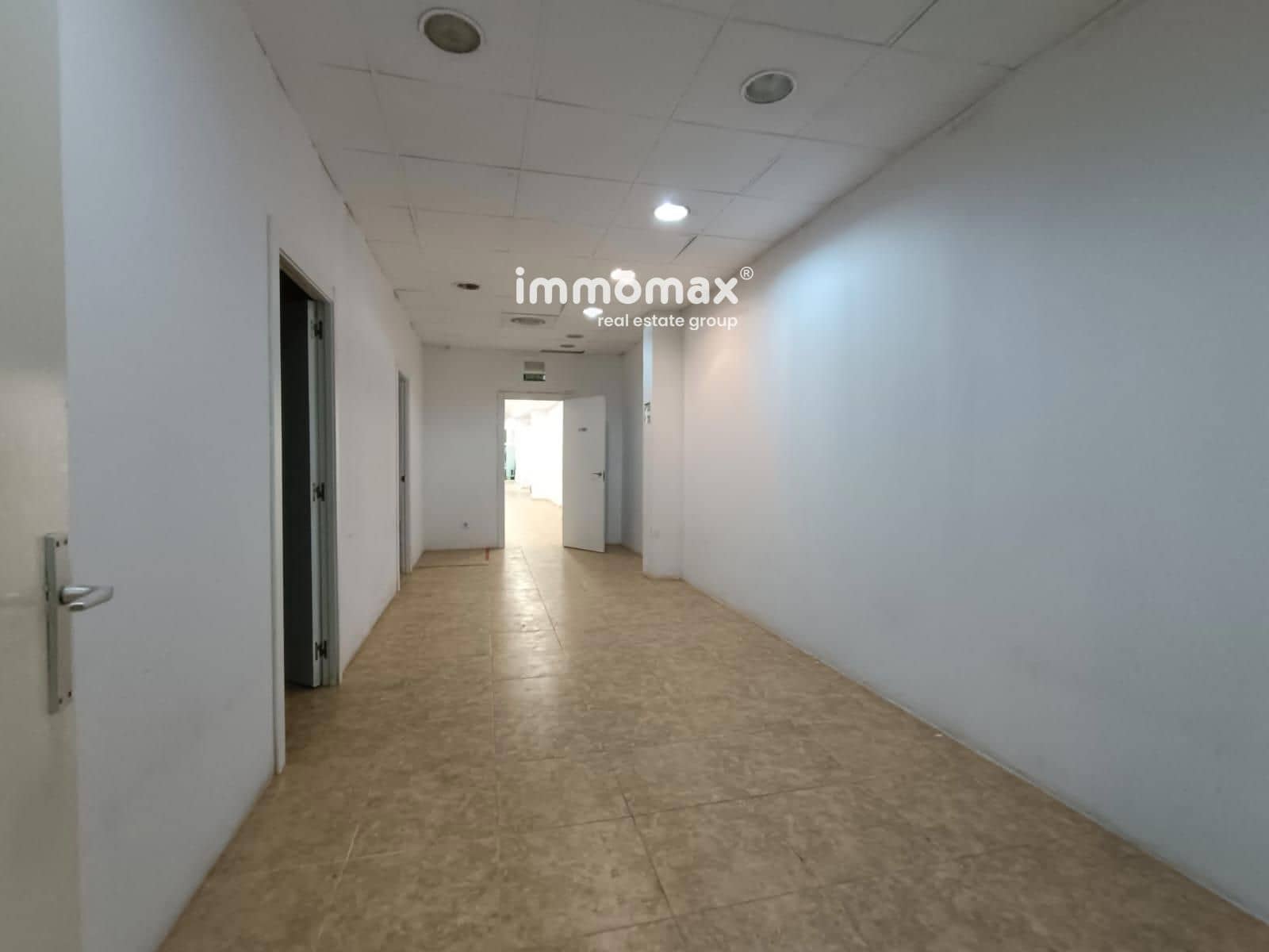 Commercieel te huur in Esplugues de Llobregat - € 1.400 (Ref: 9525761)