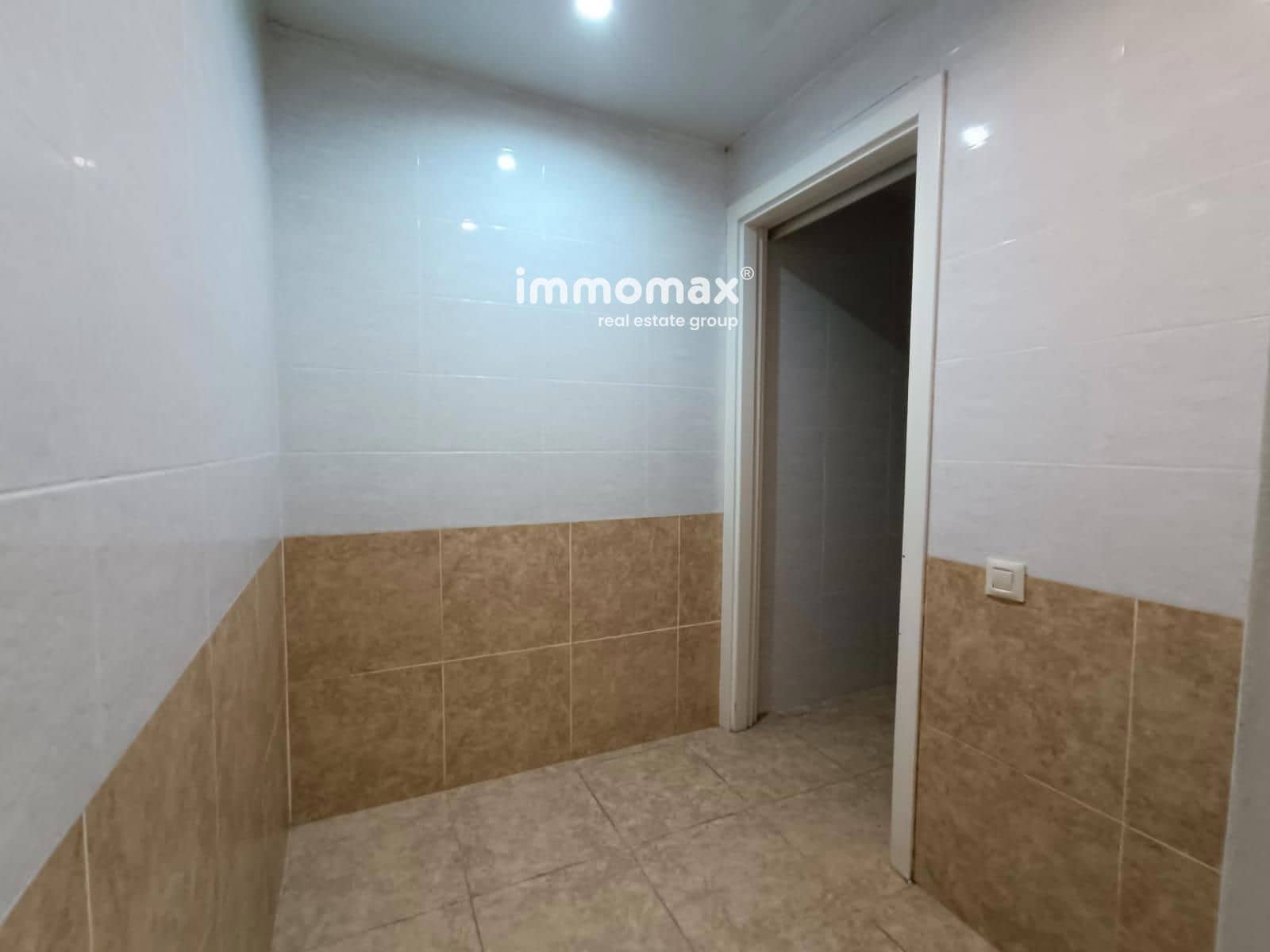 Commercieel te huur in Esplugues de Llobregat - € 1.400 (Ref: 9525761)