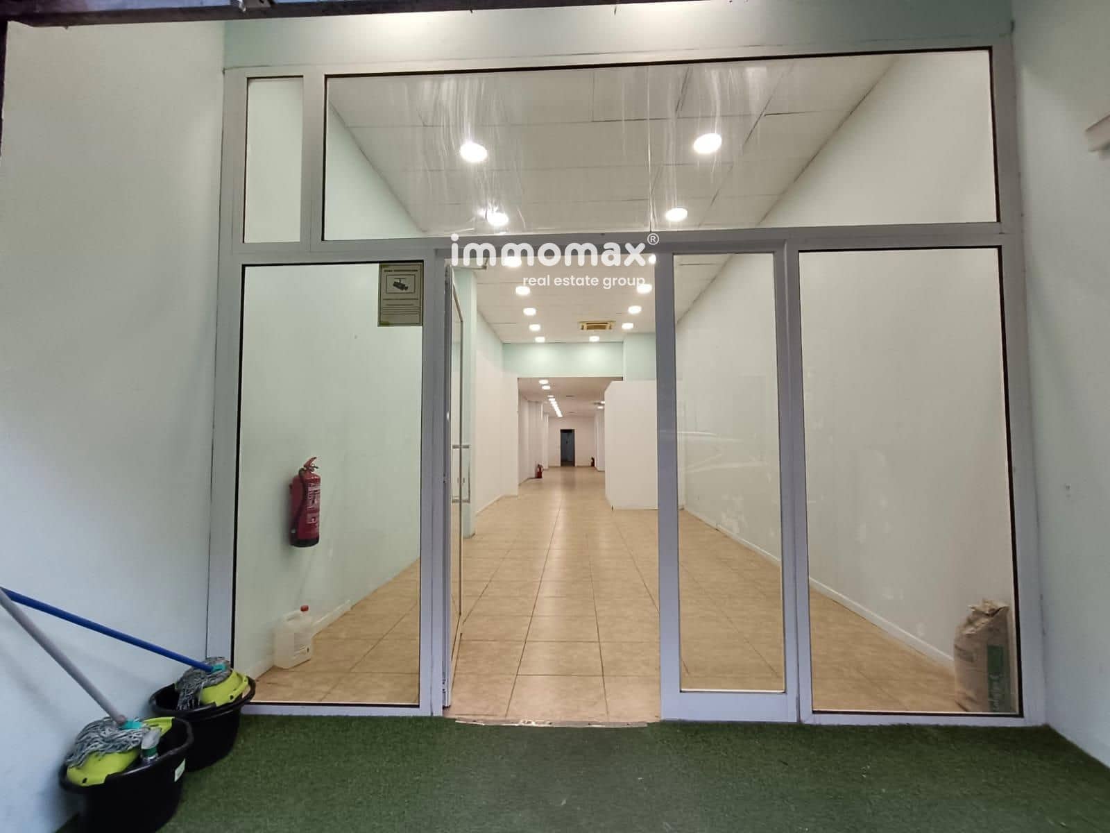 Commercieel te huur in Esplugues de Llobregat - € 1.400 (Ref: 9525761)