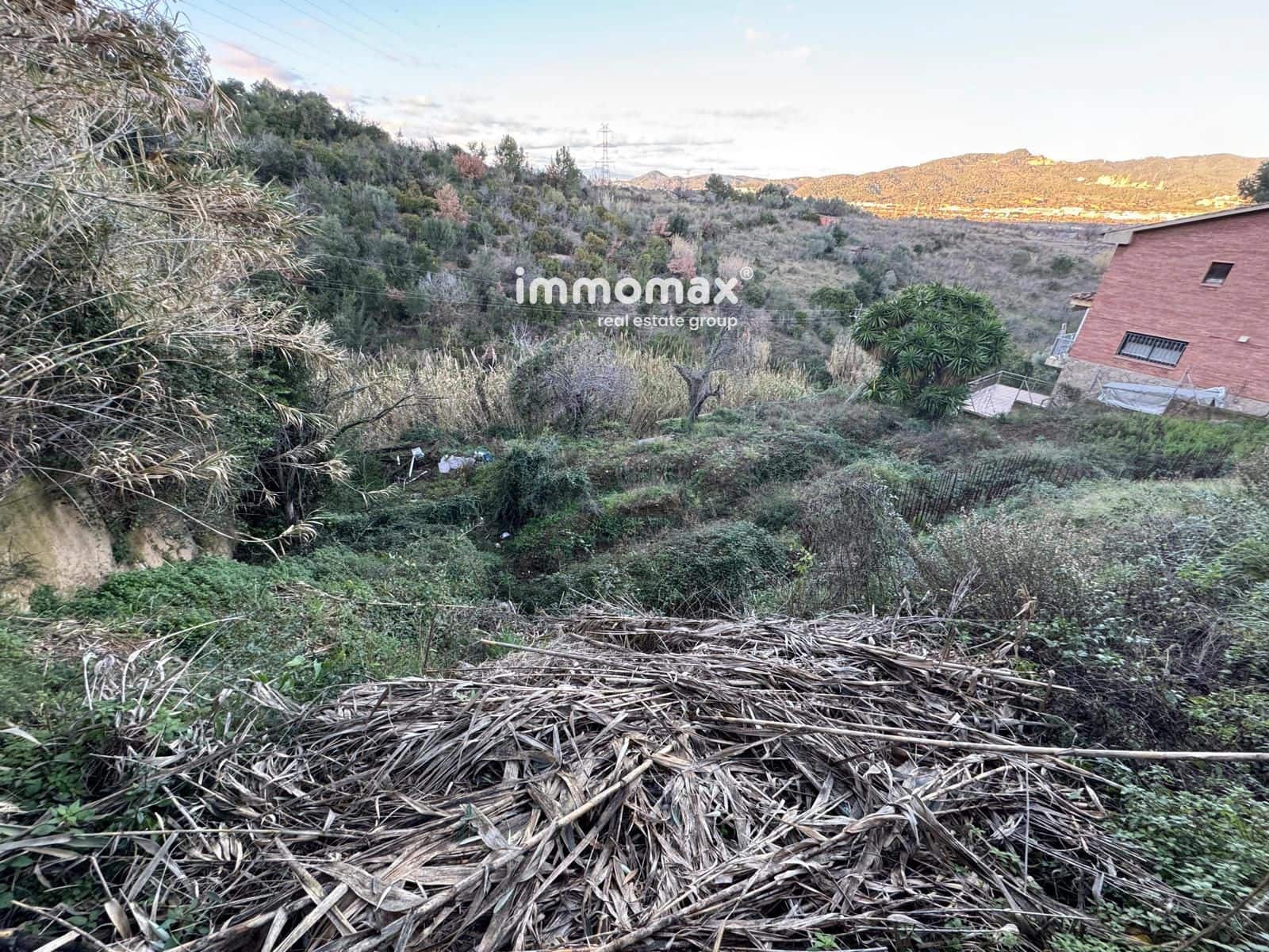 Tontti myytävänä paikassa Santa Coloma de Cervello - 220 000 € (Ref: 9532873)