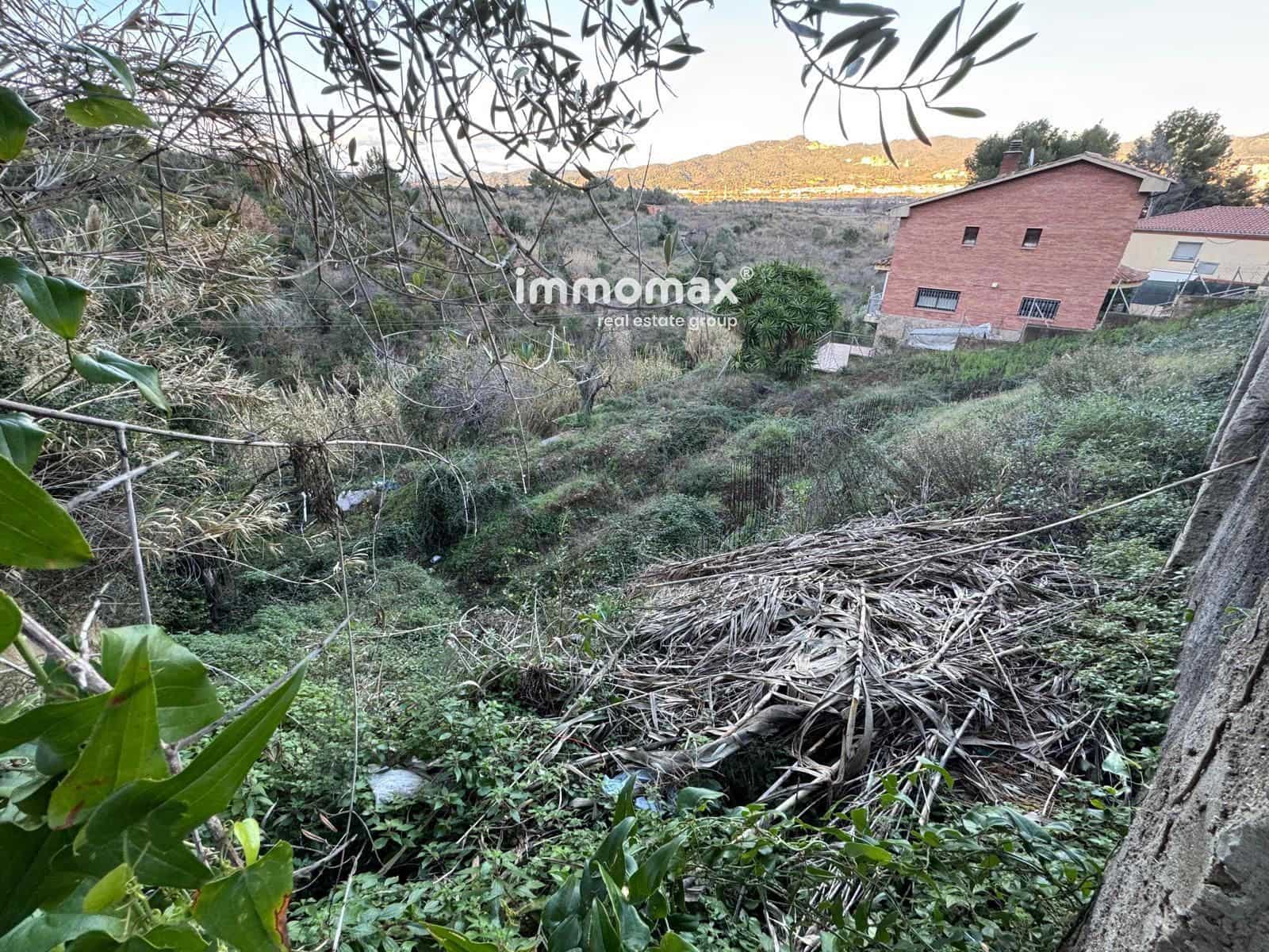 Tontti myytävänä paikassa Santa Coloma de Cervello - 220 000 € (Ref: 9532873)