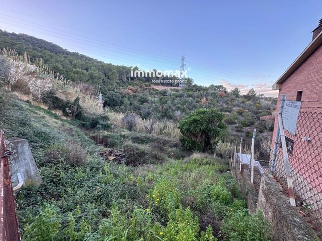 Tontti myytävänä paikassa Santa Coloma de Cervelló - 220 000 € (Ref: 9532873)