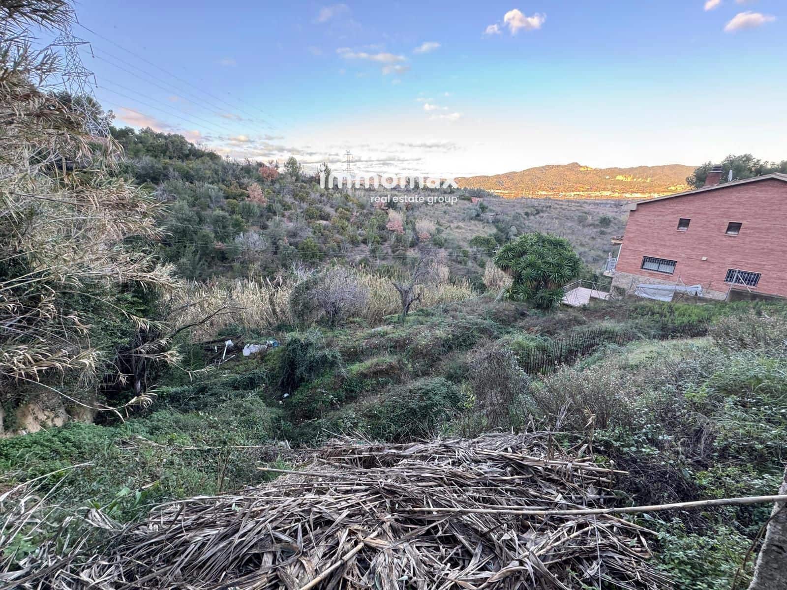 Tontti myytävänä paikassa Santa Coloma de Cervello - 220 000 € (Ref: 9532873)