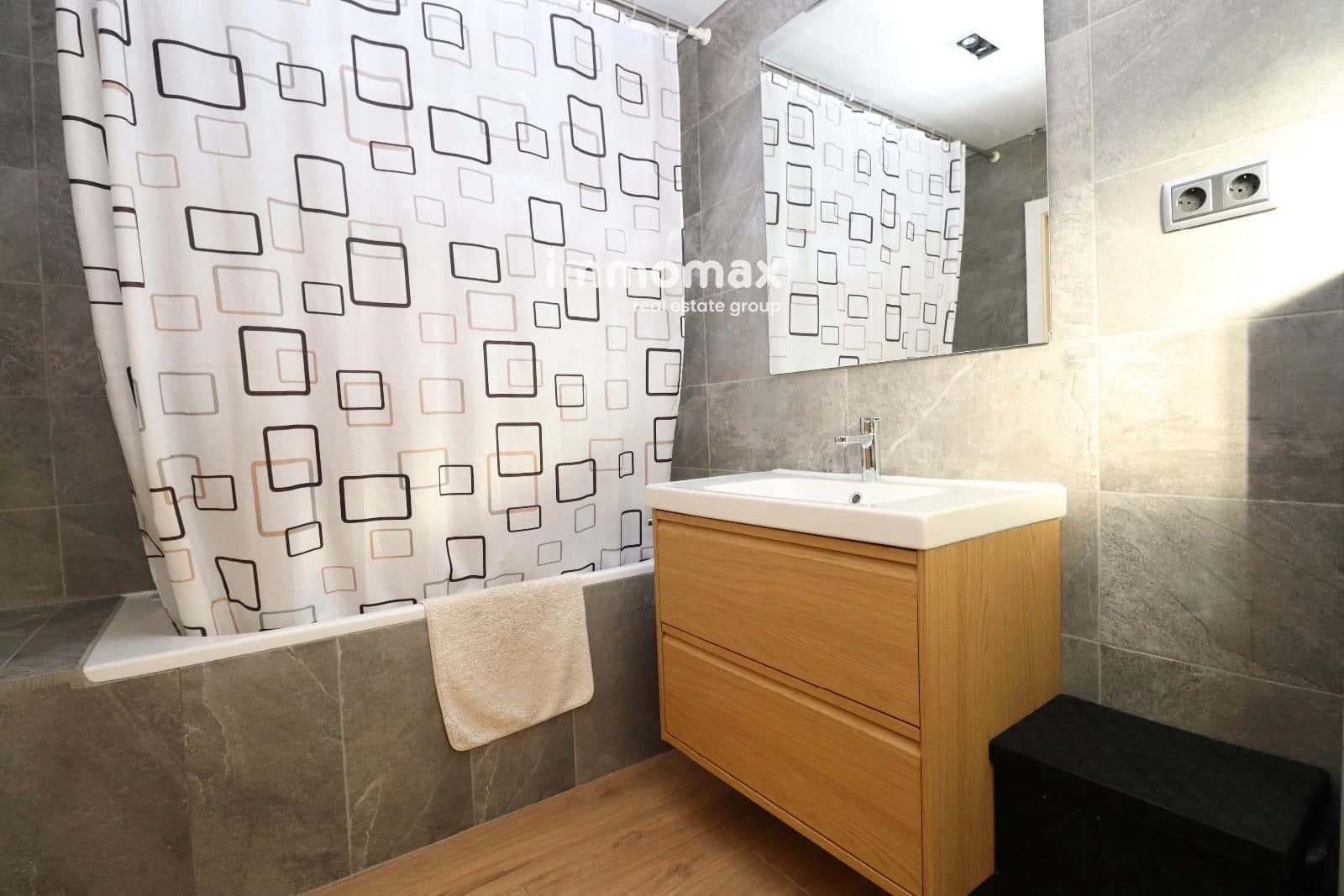 2 bedroom Penthouse for sale in La Roca del Valles - € 239,500 (Ref: 9539774)