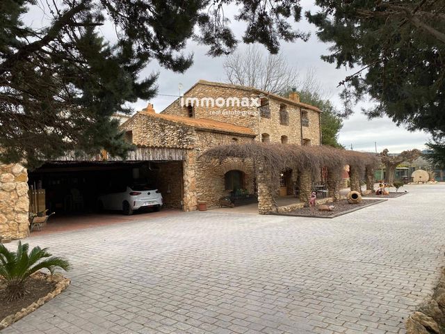 3 sypialnia Willa na sprzedaż w Tortosa z basenem garażem - 577 500 € (Ref: 9542302)