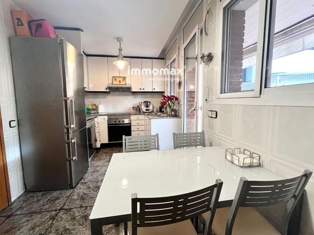 3 soveværelse Byhus til salg i Castelldefels med garage - € 670.000 (Ref: 9596577)