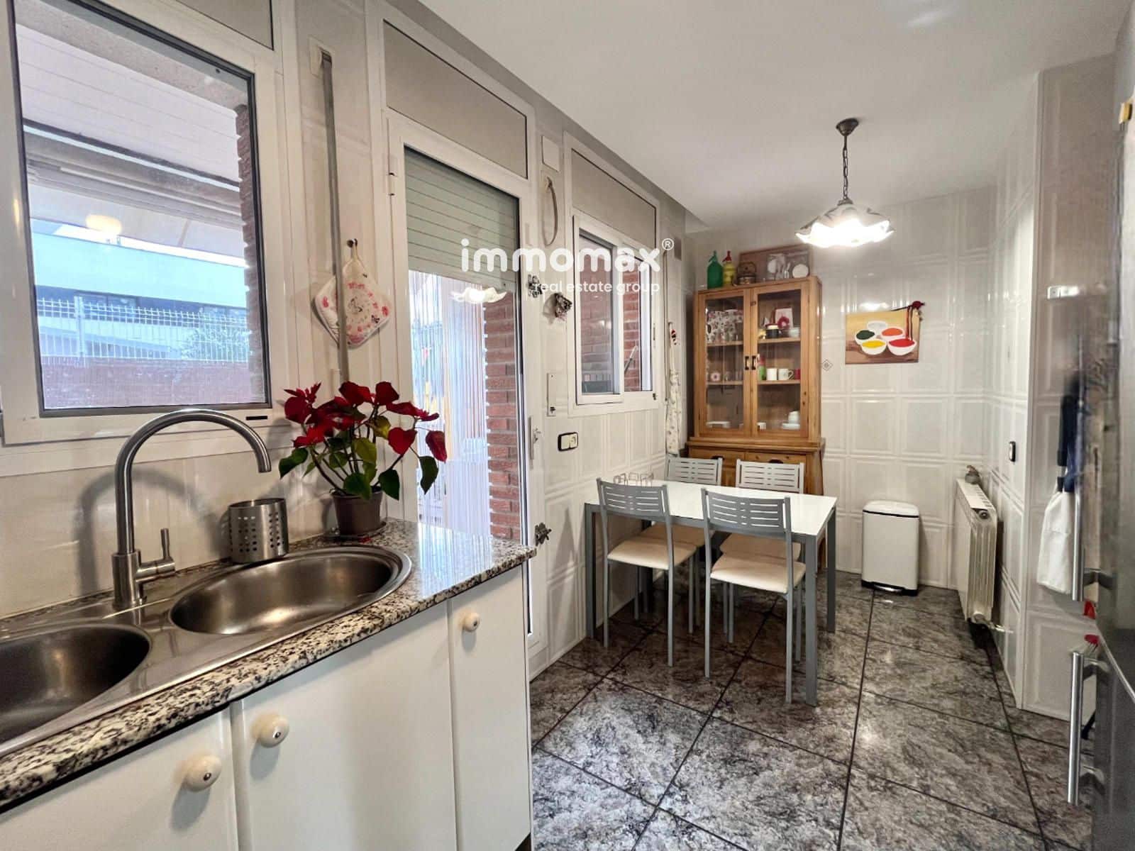 3 soveværelse Byhus til salg i Castelldefels med garage - € 670.000 (Ref: 9596577)