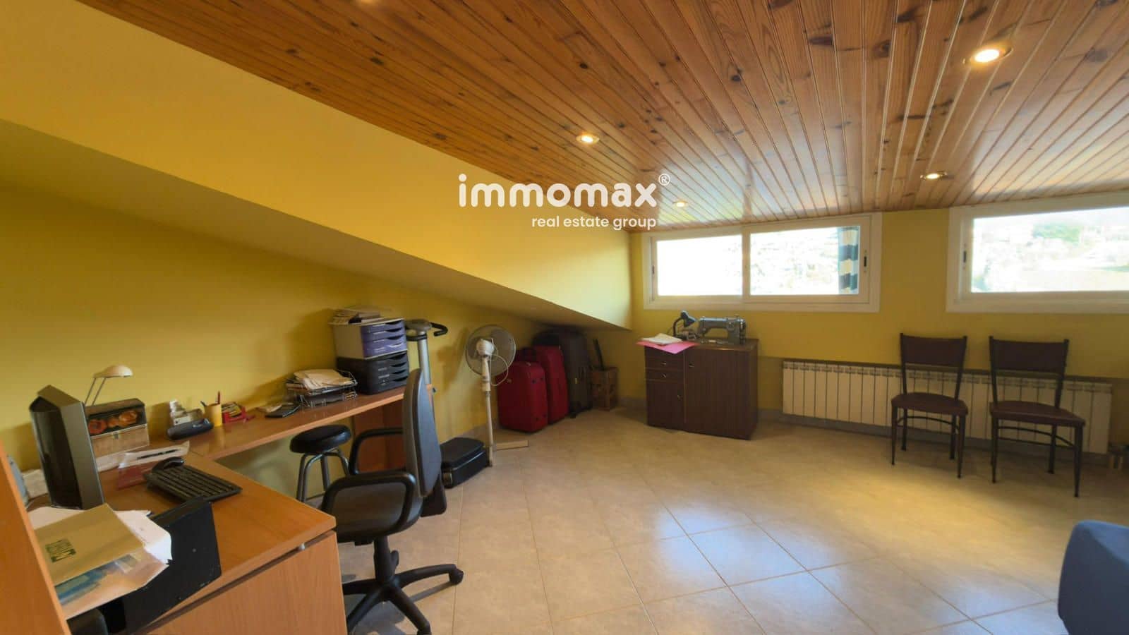 5 soveværelse Byhus til salg i Santa Eulalia de Roncana med garage - € 430.000 (Ref: 9599964)