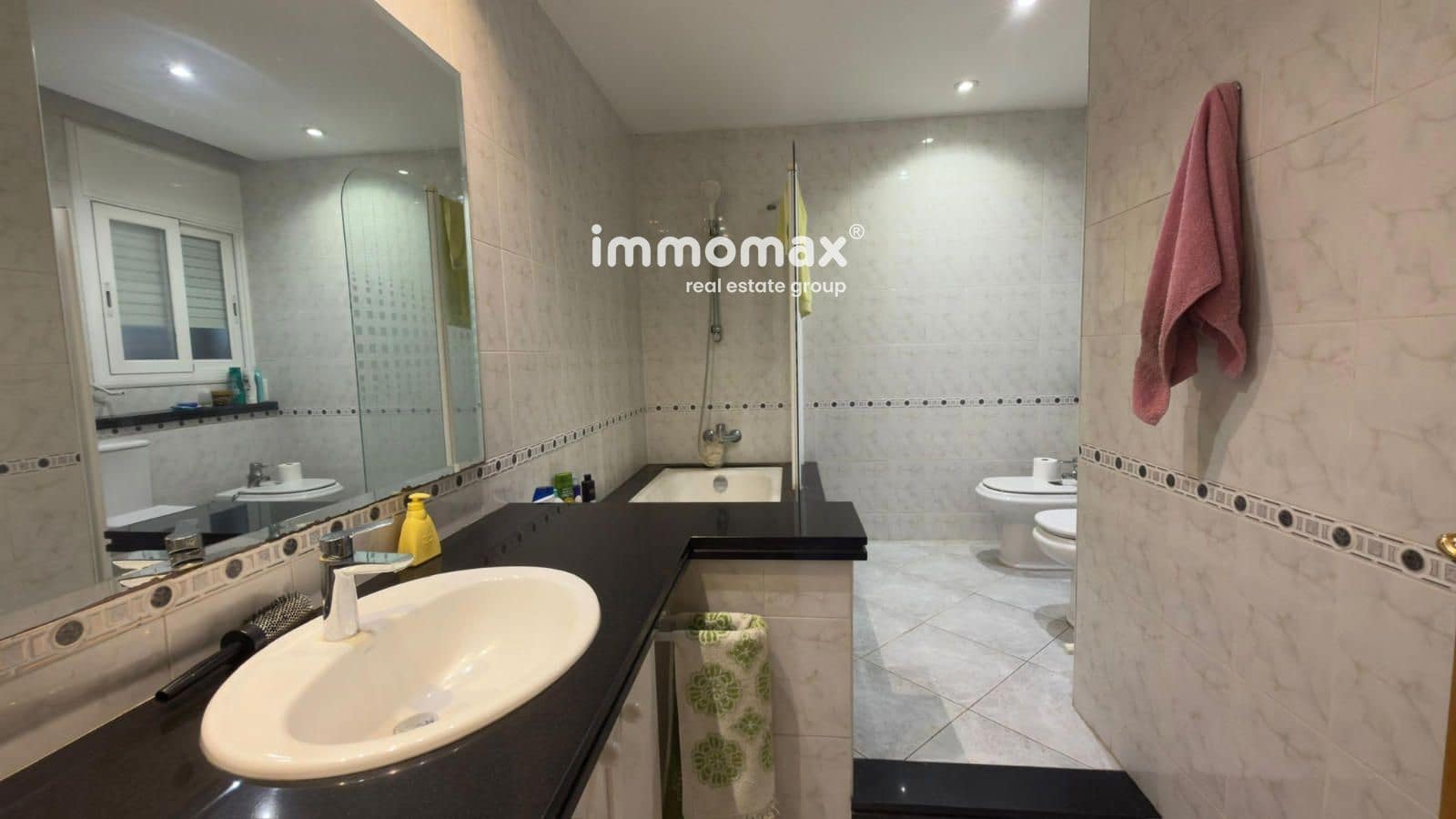 5 soveværelse Byhus til salg i Santa Eulalia de Roncana med garage - € 430.000 (Ref: 9599964)