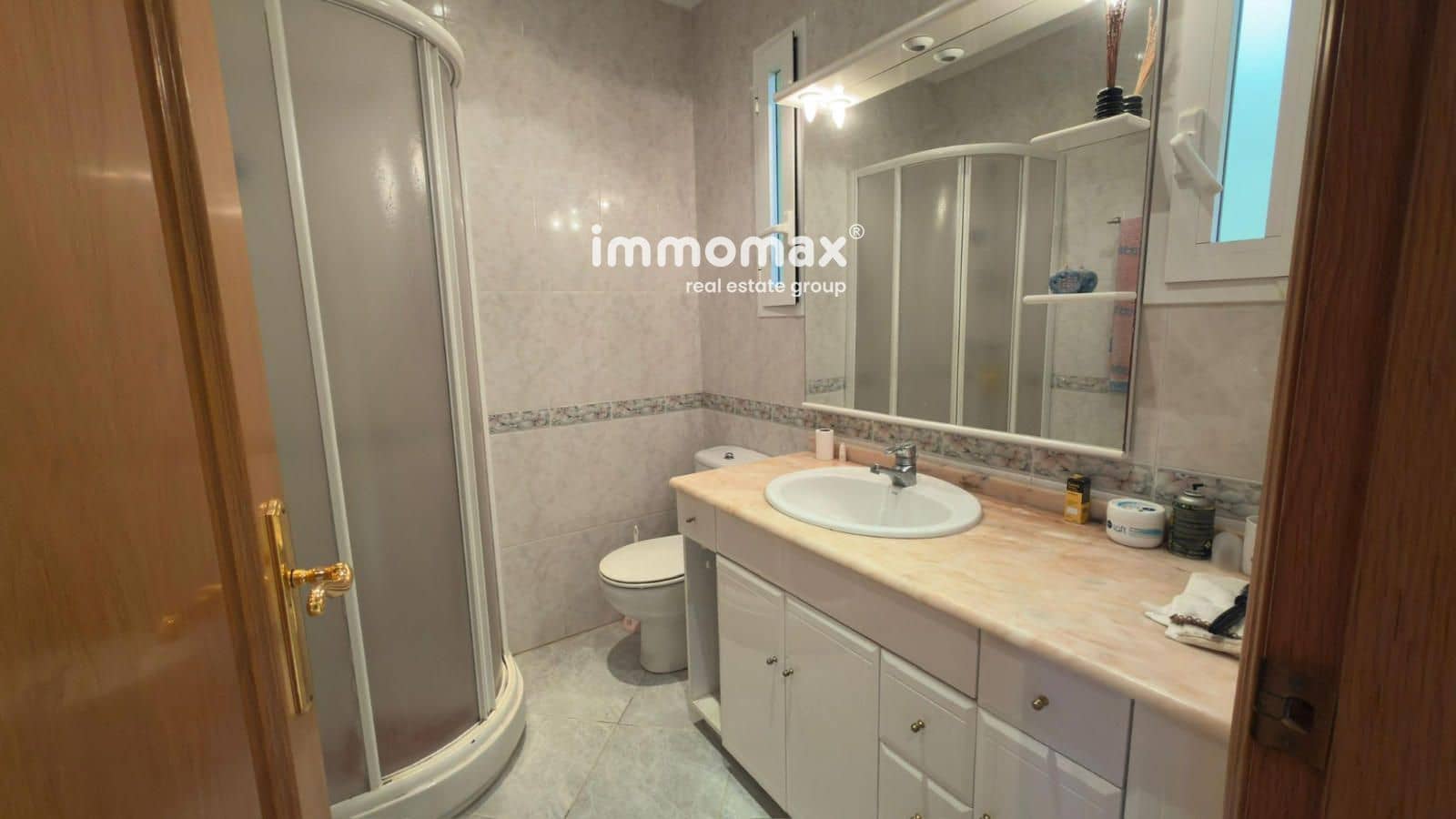 5 soveværelse Byhus til salg i Santa Eulalia de Roncana med garage - € 430.000 (Ref: 9599964)