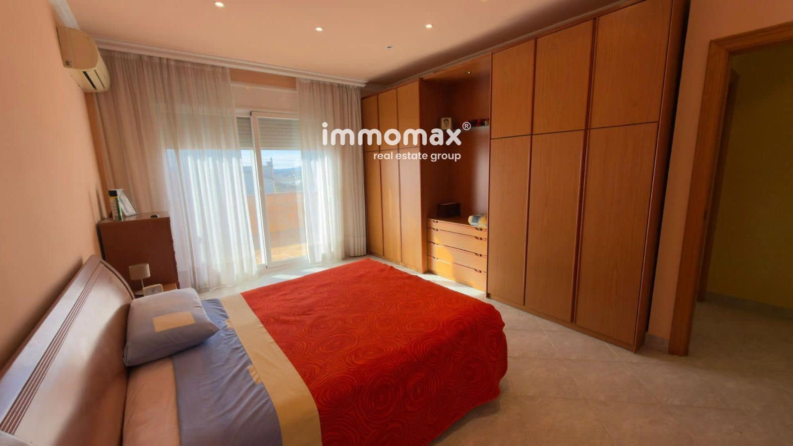 5 soveværelse Byhus til salg i Santa Eulalia de Roncana med garage - € 430.000 (Ref: 9599964)