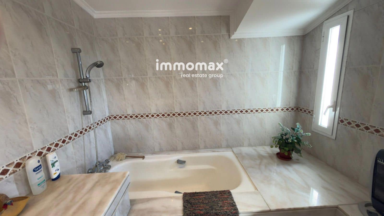 5 soveværelse Byhus til salg i Santa Eulalia de Roncana med garage - € 430.000 (Ref: 9599964)