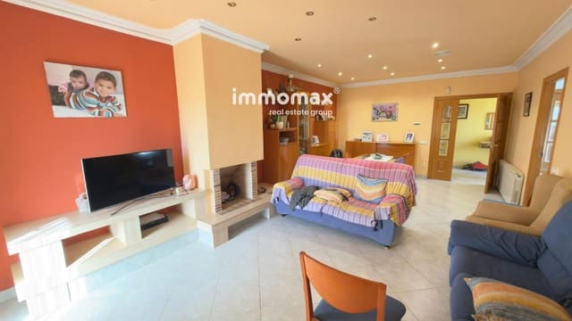 5 soveværelse Byhus til salg i Santa Eulàlia de Ronçana med garage - € 430.000 (Ref: 9599964)