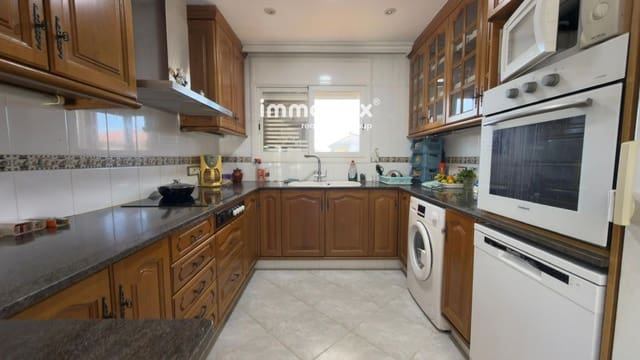 5 soveværelse Byhus til salg i Santa Eulàlia de Ronçana med garage - € 430.000 (Ref: 9599964)