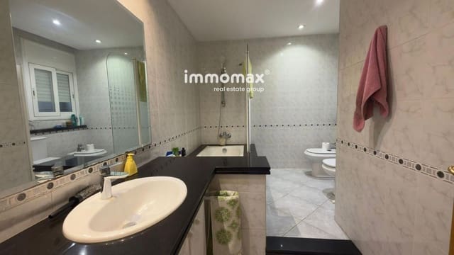 5 soveværelse Byhus til salg i Santa Eulàlia de Ronçana med garage - € 430.000 (Ref: 9599964)