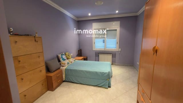 5 soveværelse Byhus til salg i Santa Eulàlia de Ronçana med garage - € 430.000 (Ref: 9599964)