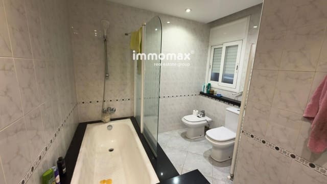 5 soveværelse Byhus til salg i Santa Eulàlia de Ronçana med garage - € 430.000 (Ref: 9599964)