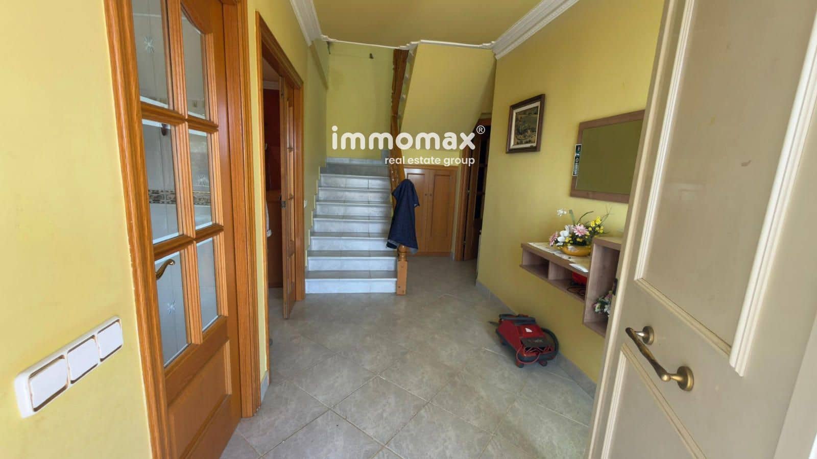 5 soveværelse Byhus til salg i Santa Eulalia de Roncana med garage - € 430.000 (Ref: 9599964)