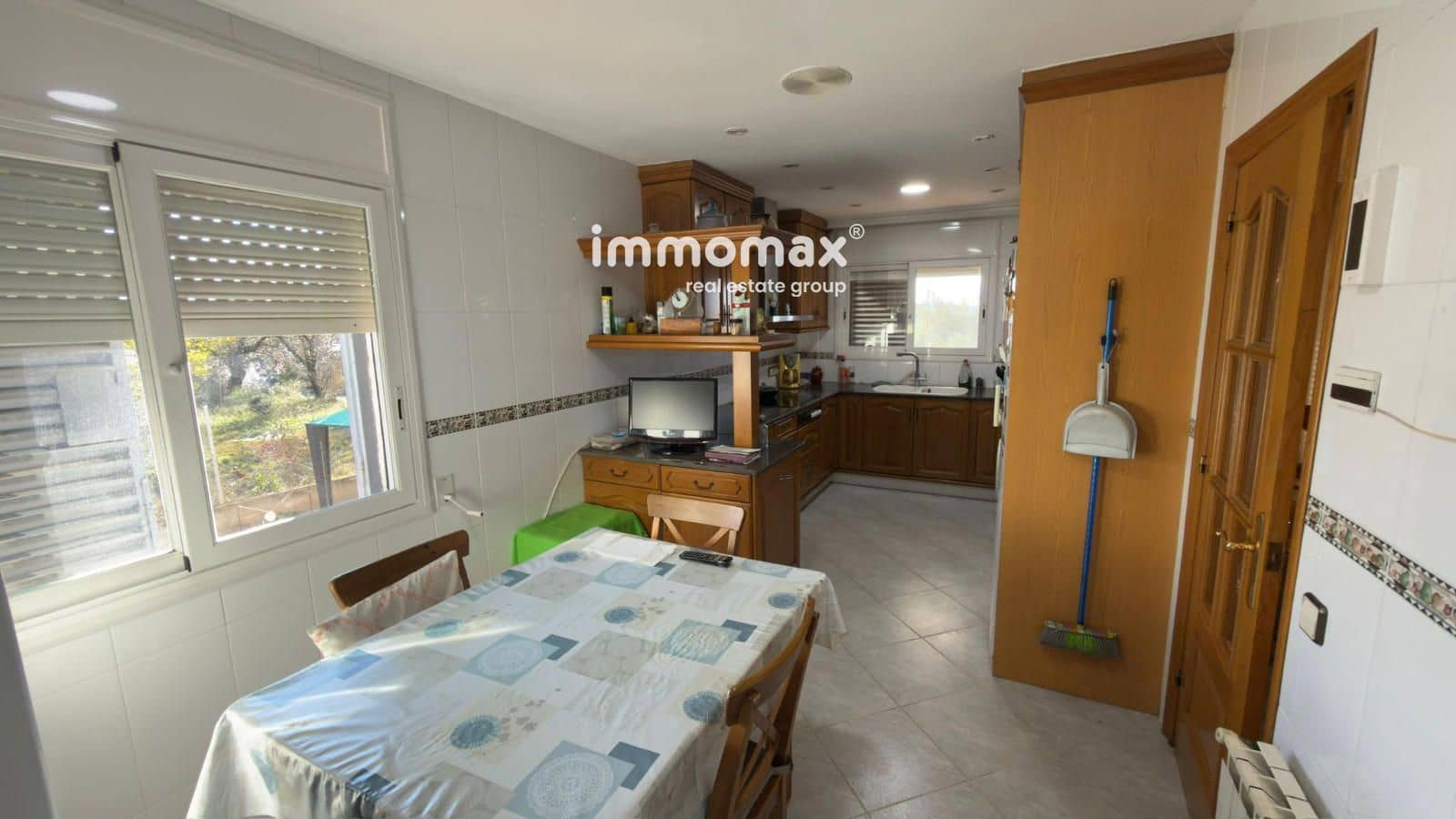 5 soveværelse Byhus til salg i Santa Eulalia de Roncana med garage - € 430.000 (Ref: 9599964)