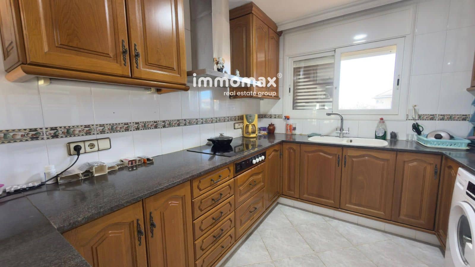 5 soveværelse Byhus til salg i Santa Eulalia de Roncana med garage - € 430.000 (Ref: 9599964)