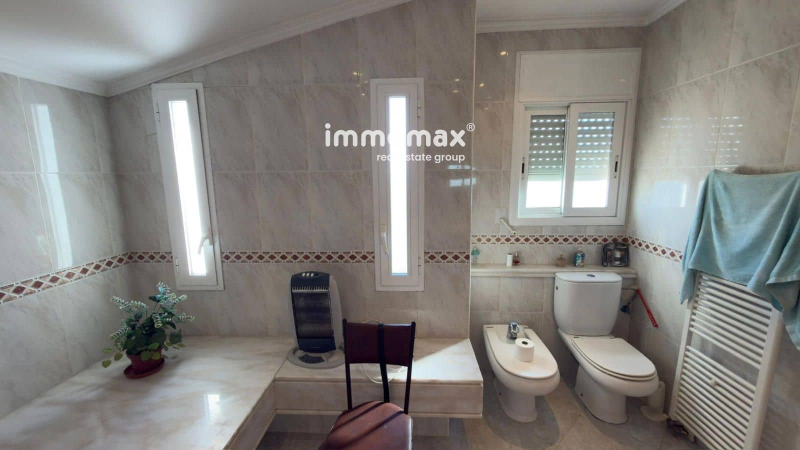 5 soveværelse Byhus til salg i Santa Eulalia de Roncana med garage - € 430.000 (Ref: 9599964)