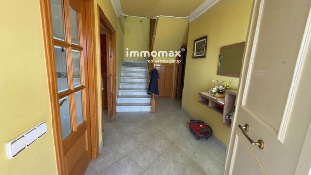 5 soveværelse Byhus til salg i Santa Eulàlia de Ronçana med garage - € 430.000 (Ref: 9599964)