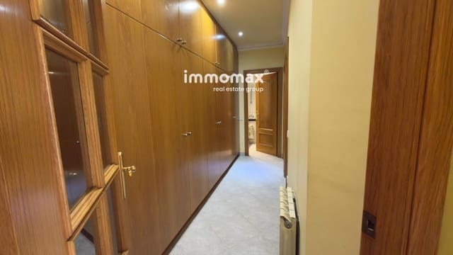 5 soveværelse Byhus til salg i Santa Eulàlia de Ronçana med garage - € 430.000 (Ref: 9599964)