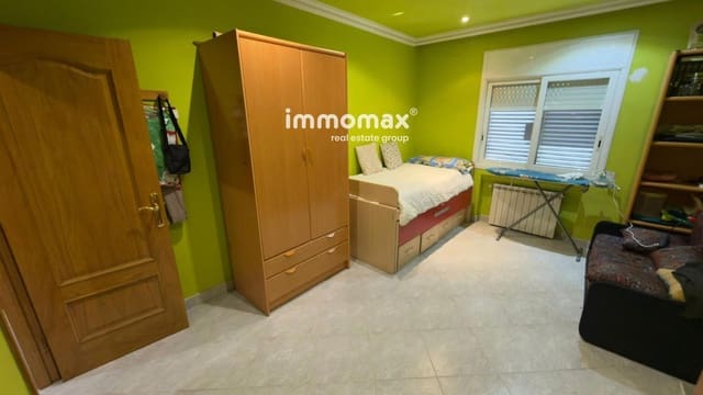 5 soveværelse Byhus til salg i Santa Eulàlia de Ronçana med garage - € 430.000 (Ref: 9599964)