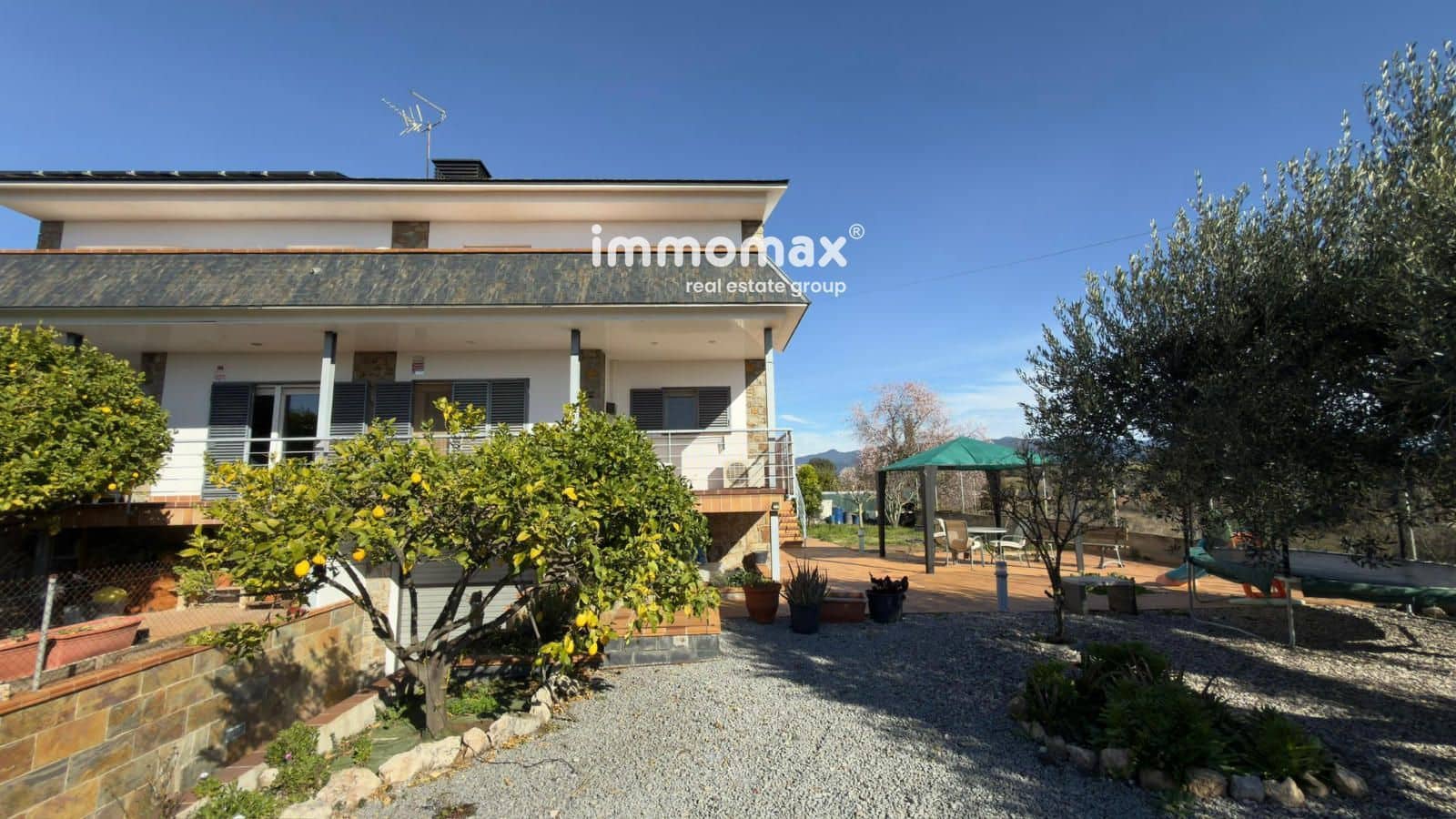 5 soveværelse Byhus til salg i Santa Eulalia de Roncana med garage - € 430.000 (Ref: 9599964)