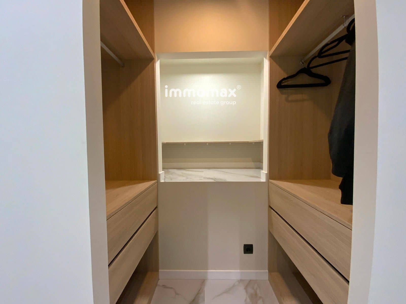 Kaupallinen vuokrattavana paikassa Castelldefels - 2 000 € (Ref: 9612035)