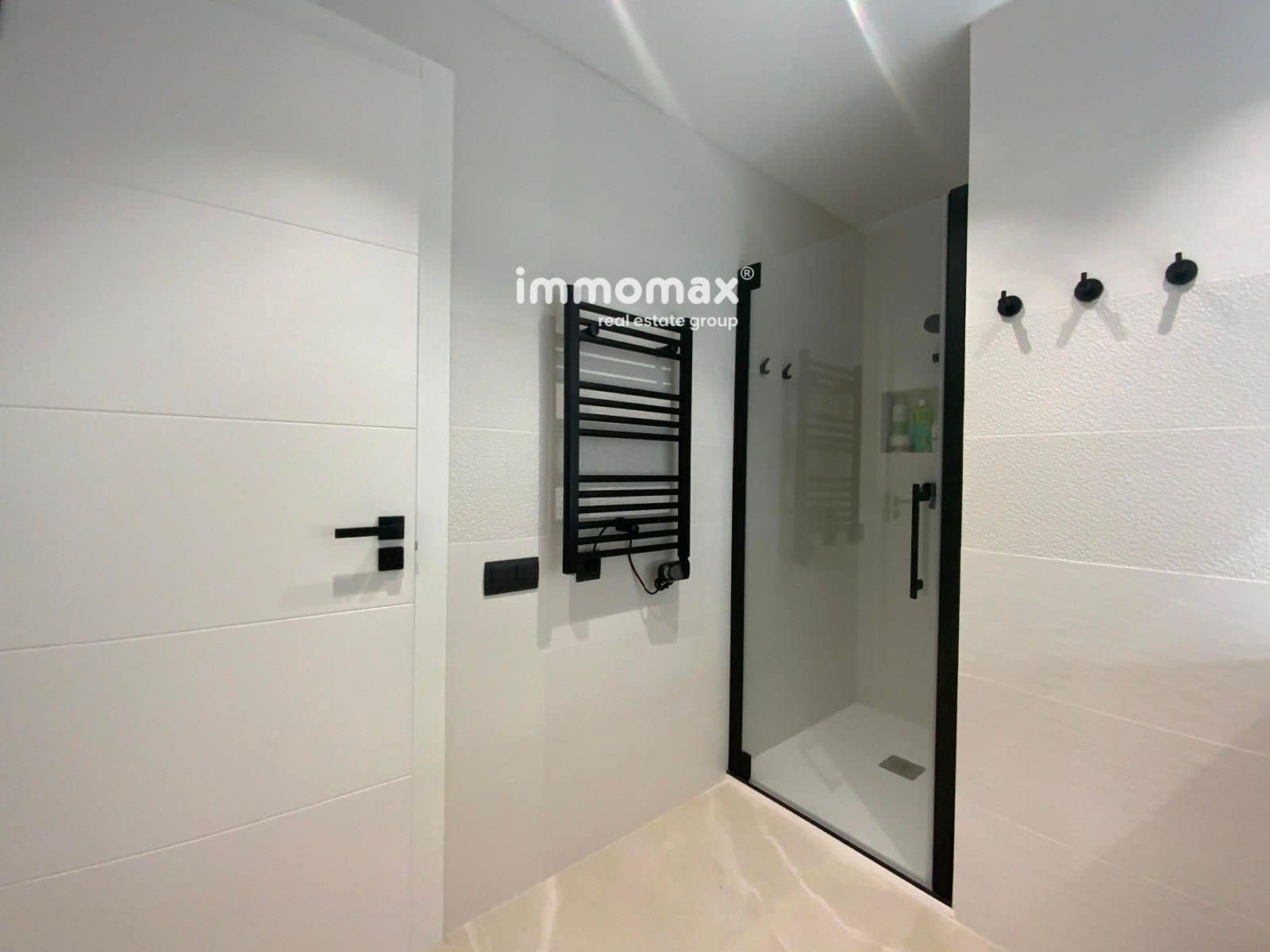 Kaupallinen vuokrattavana paikassa Castelldefels - 2 000 € (Ref: 9612035)