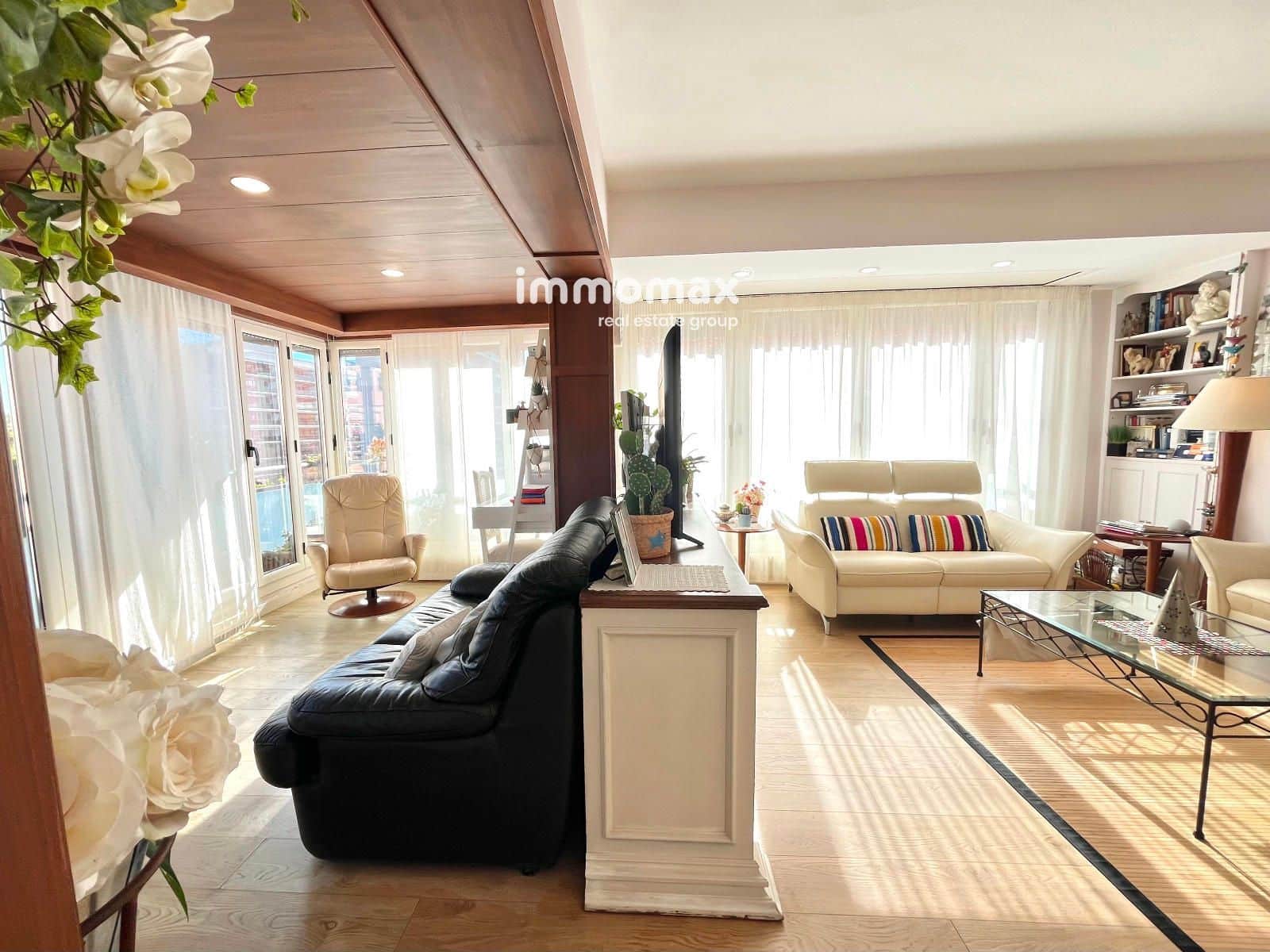 4 bedroom Flat for sale in Vilanova i la Geltru - € 474,000 (Ref: 9618867)