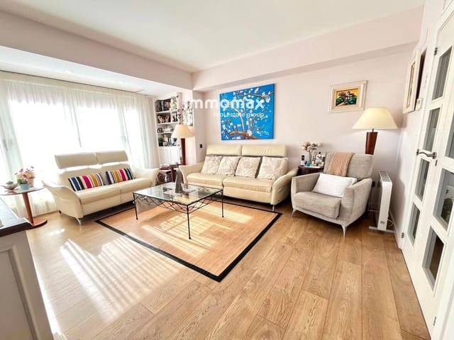 4 bedroom Flat for sale in Vilanova i la Geltrú - € 474,000 (Ref: 9618867)