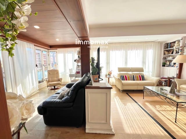 4 bedroom Flat for sale in Vilanova i la Geltrú - € 474,000 (Ref: 9618867)