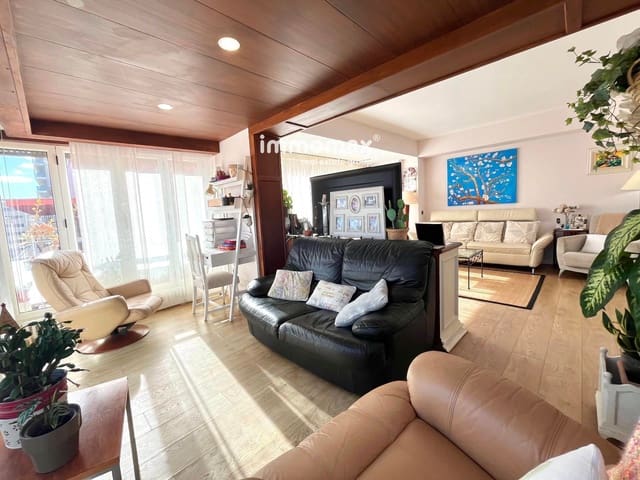 4 bedroom Flat for sale in Vilanova i la Geltrú - € 474,000 (Ref: 9618867)