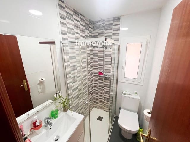 3 makuuhuone Asunto myytävänä paikassa Sant Feliu de Llobregat - 230 000 € (Ref: 9626350)