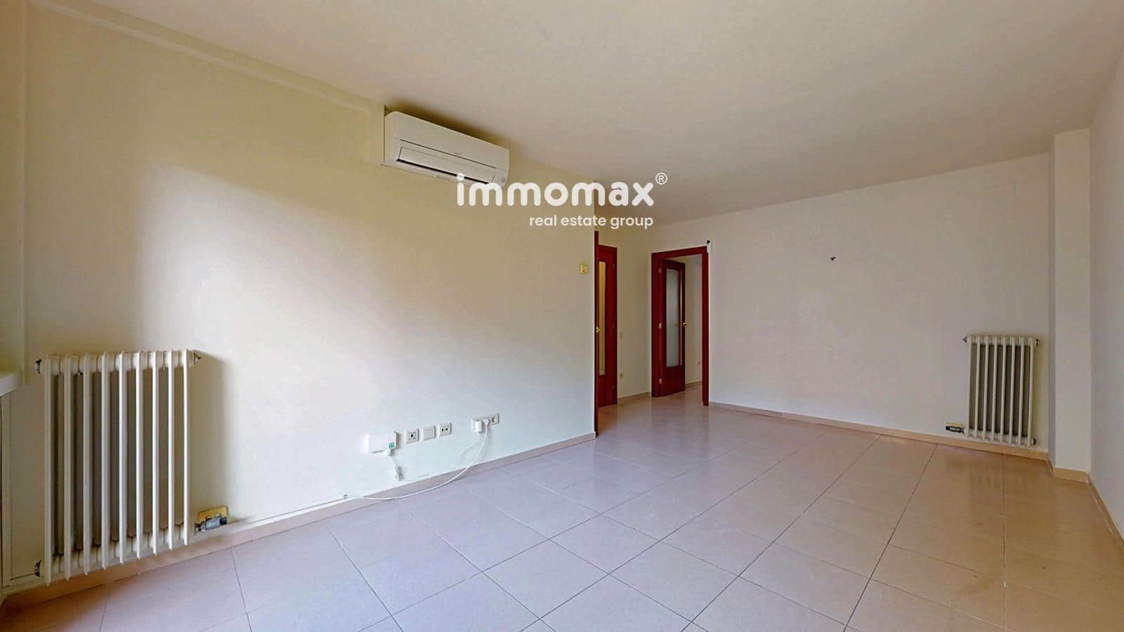 3 bedroom Flat for sale in Martorell with pool - € 260,000 (Ref: 9642449)