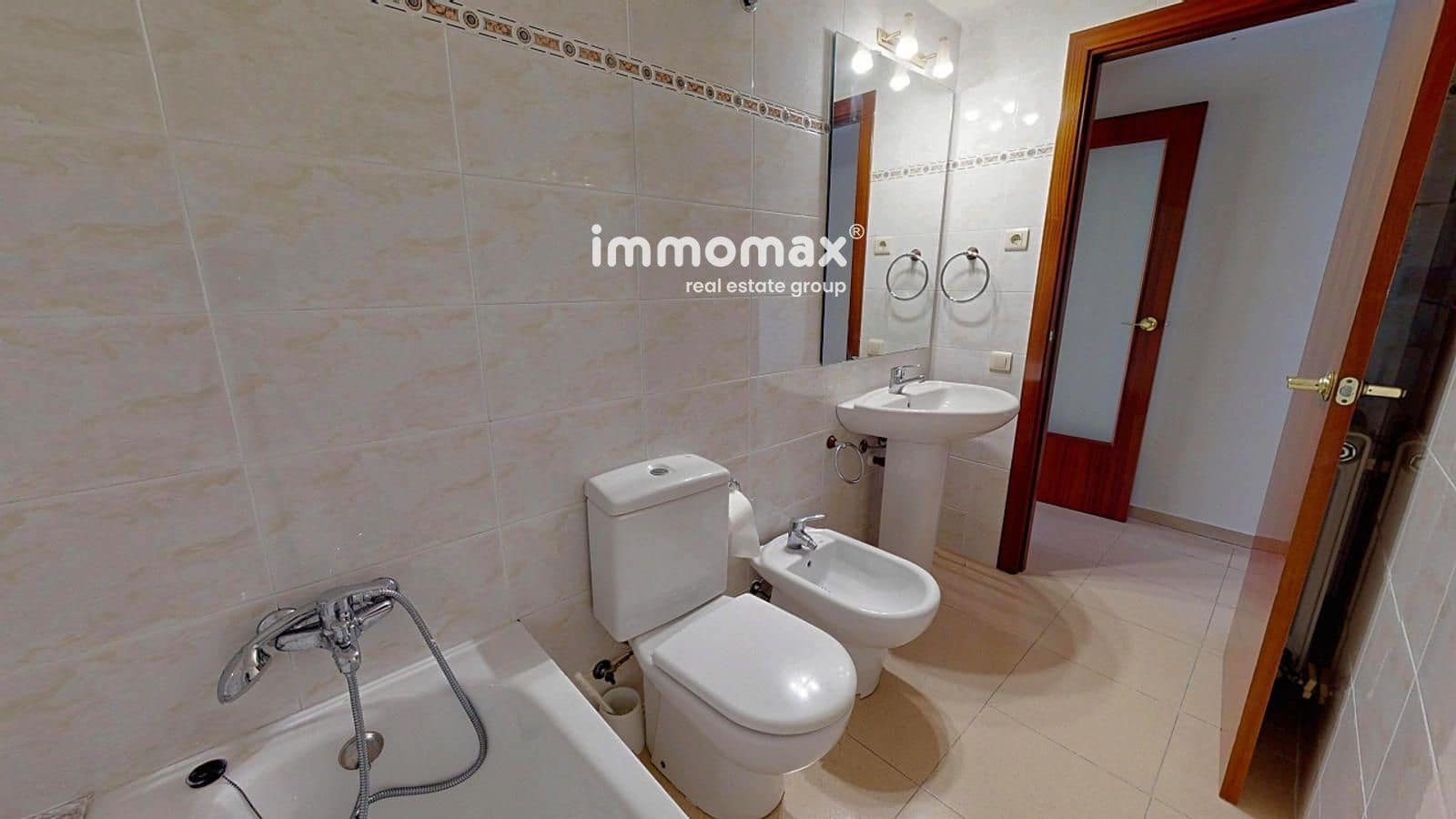 3 bedroom Flat for sale in Martorell with pool - € 260,000 (Ref: 9642449)