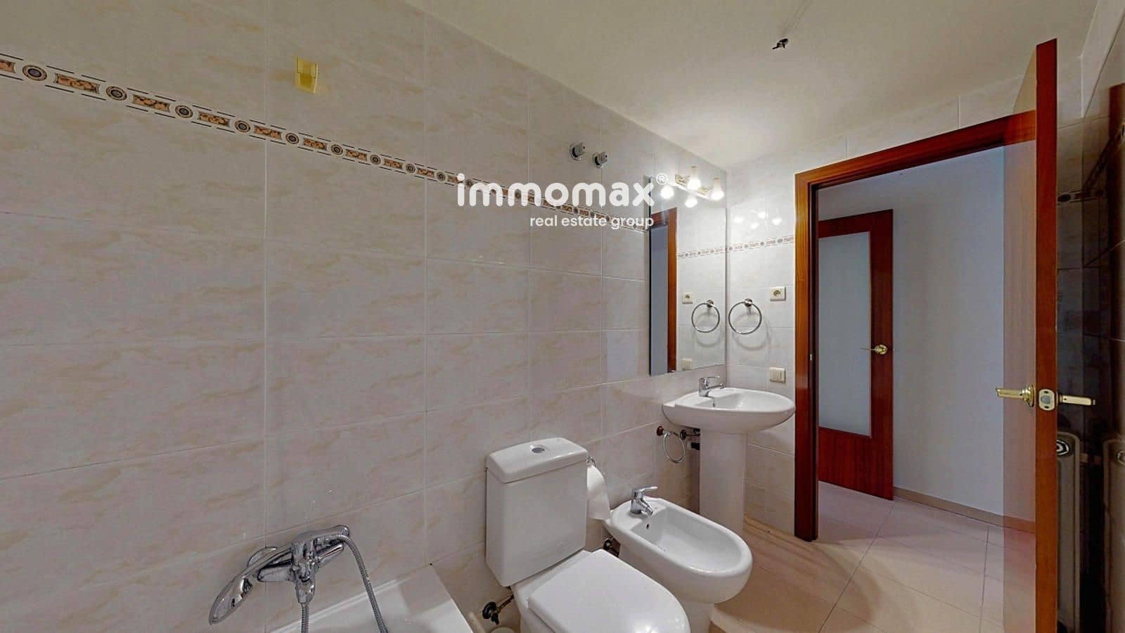 3 bedroom Flat for sale in Martorell with pool - € 260,000 (Ref: 9642449)