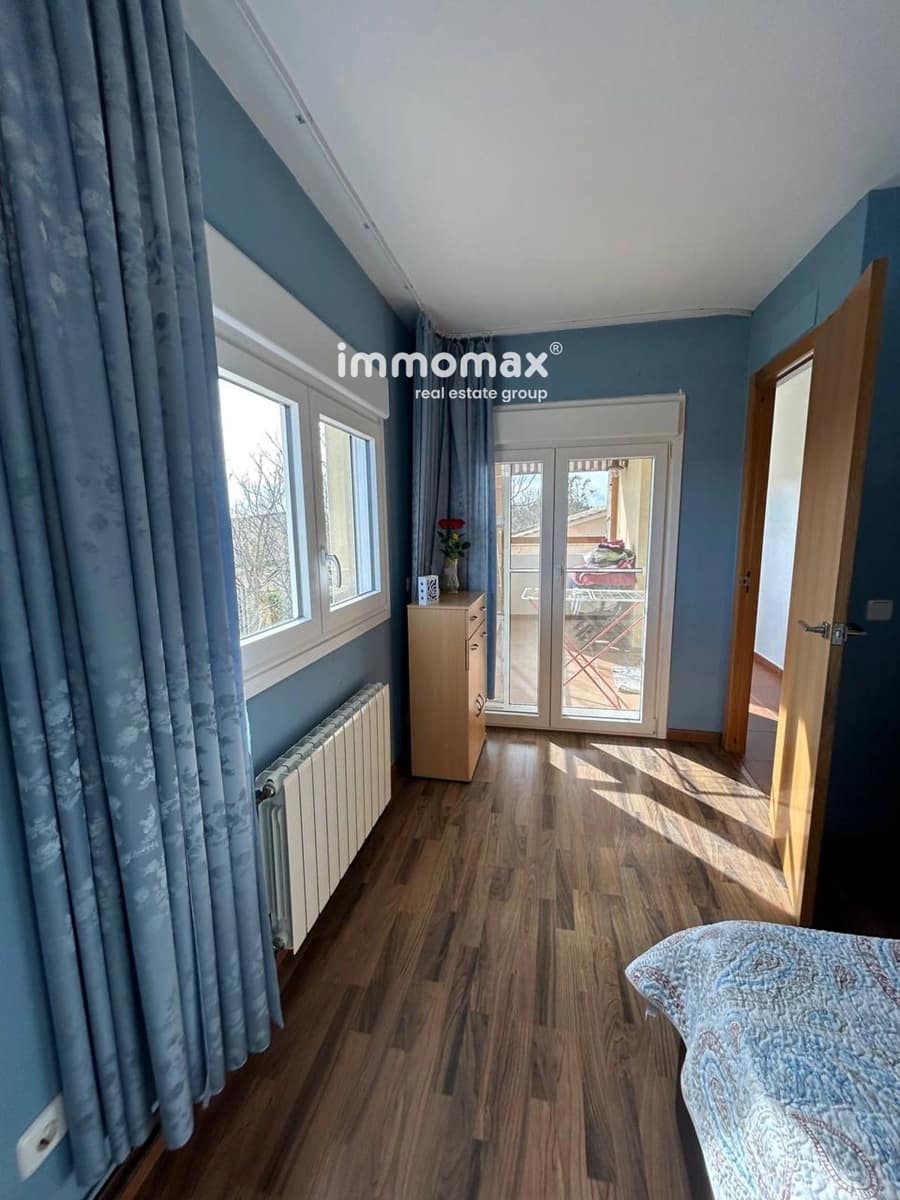 3 bedroom Villa for sale in Palau de Plegamans with garage - € 439,000 (Ref: 9650828)