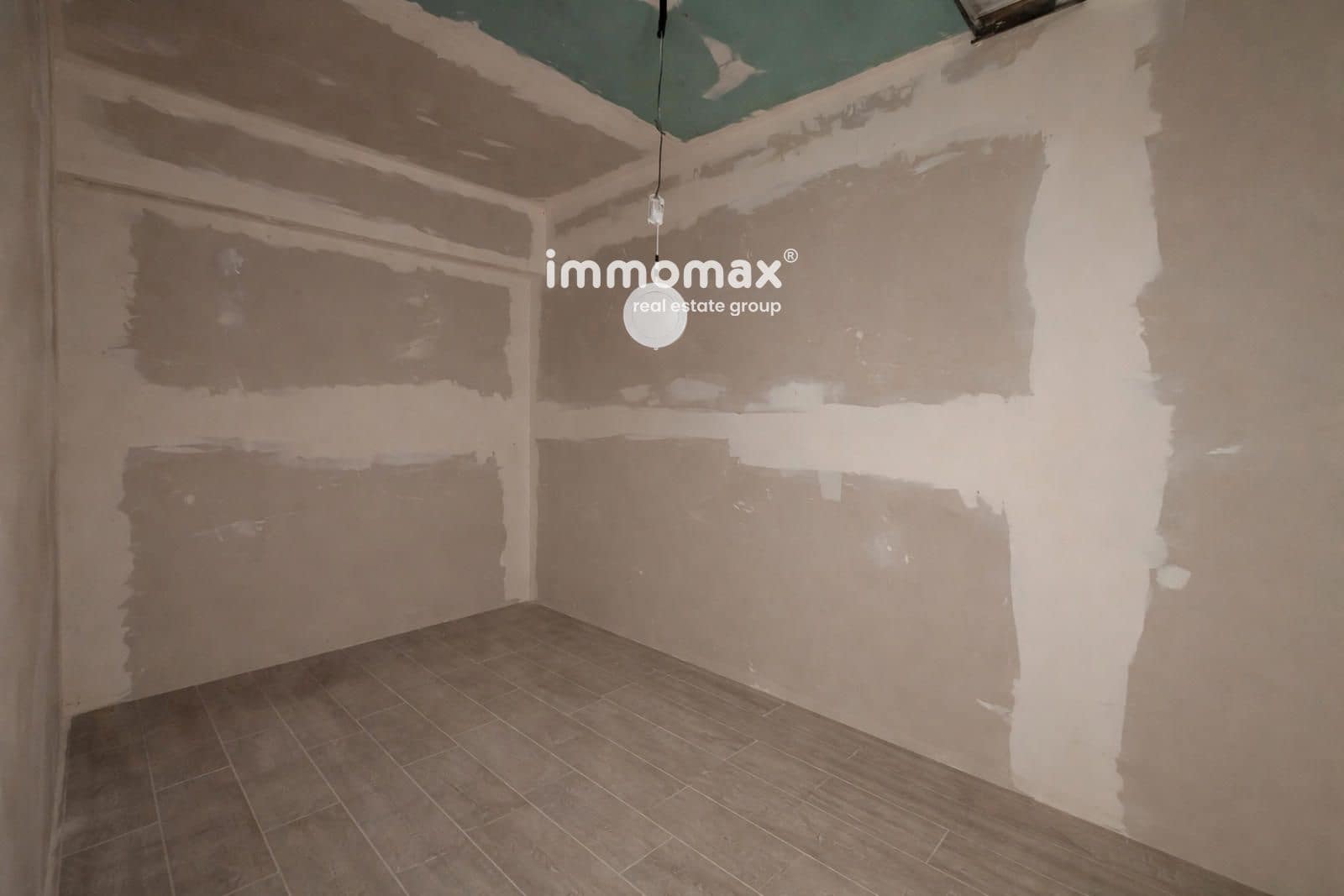 Erhverv til salg i Sant Feliu de Llobregat - € 115.000 (Ref: 9657897)