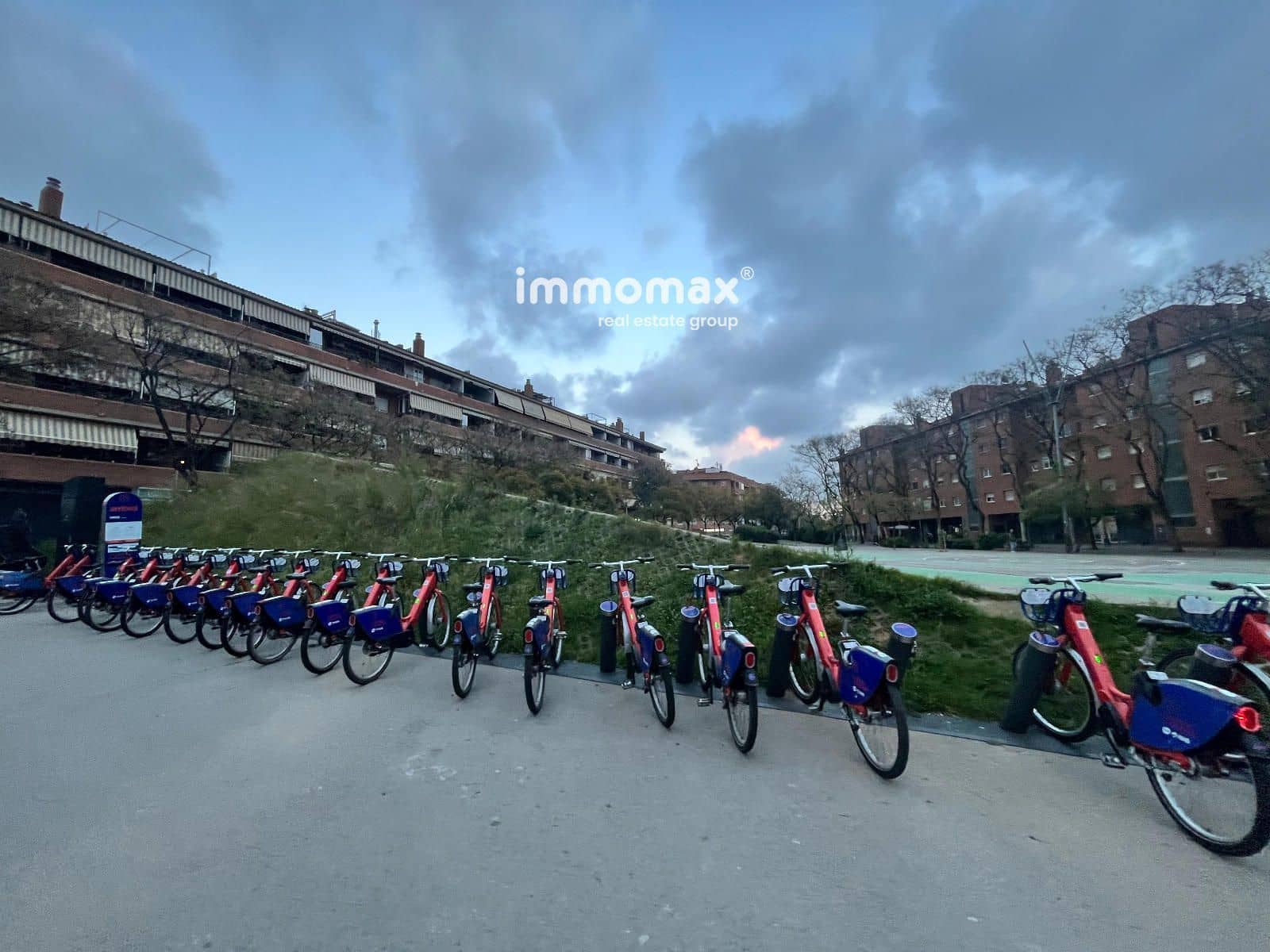 4 bedroom Flat for sale in Sant Boi de Llobregat with pool garage - € 420,000 (Ref: 9696760)