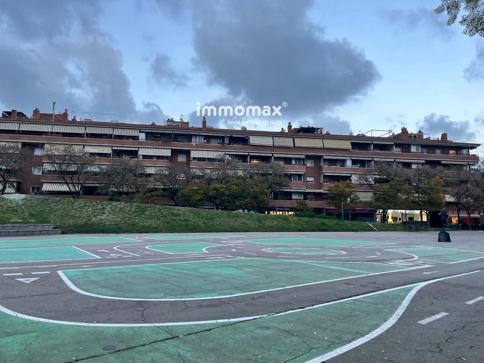 4 bedroom Flat for sale in Sant Boi de Llobregat with pool garage - € 420,000 (Ref: 9696760)