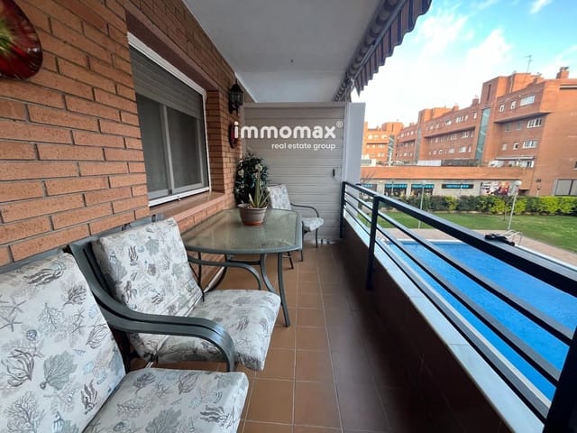 Piso de 4 habitaciones en Sant Boi de Llobregat en venta con piscina garaje - 420.000 € (Ref: 9696760)