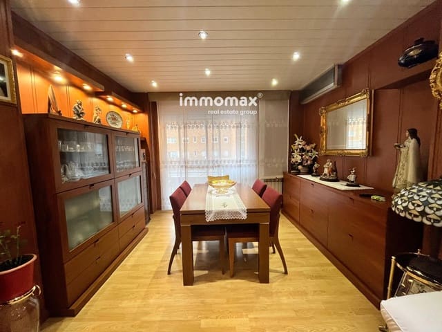 Piso de 4 habitaciones en Sant Boi de Llobregat en venta con piscina garaje - 420.000 € (Ref: 9696760)