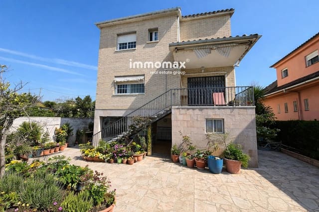 4 slaapkamer Villa te koop in Vilanova i la Geltrú met garage - € 350.000 (Ref: 9716755)