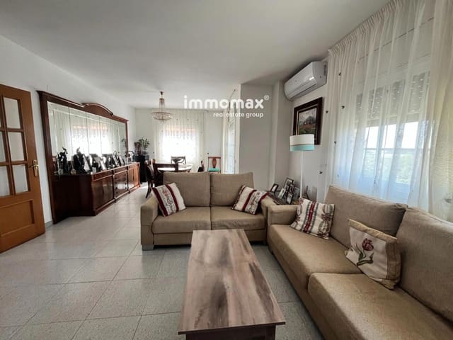 4 slaapkamer Villa te koop in Vilanova i la Geltrú met garage - € 350.000 (Ref: 9716755)